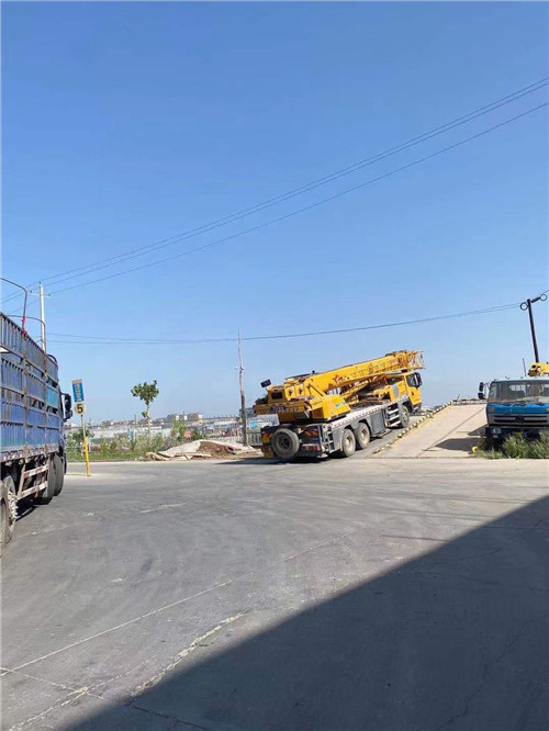 玛多县25吨吊车的租赁价格大概是多少？