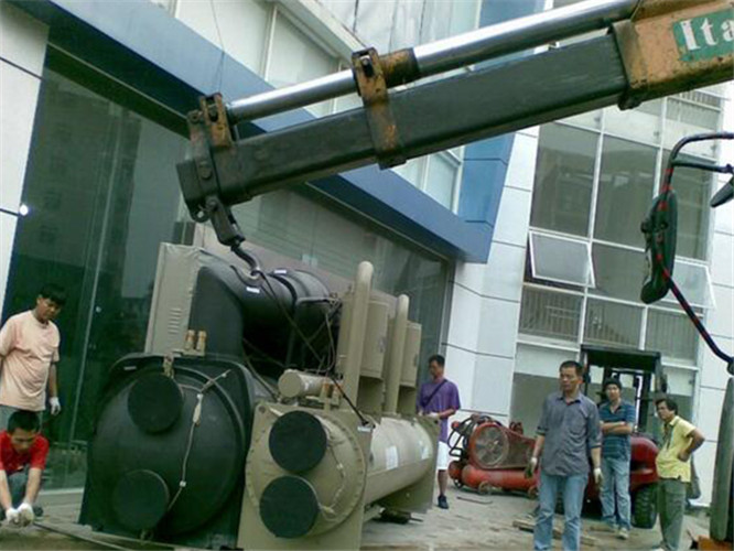 玛多县随车吊和汽车吊的核心区别是什么？哪种更省钱？