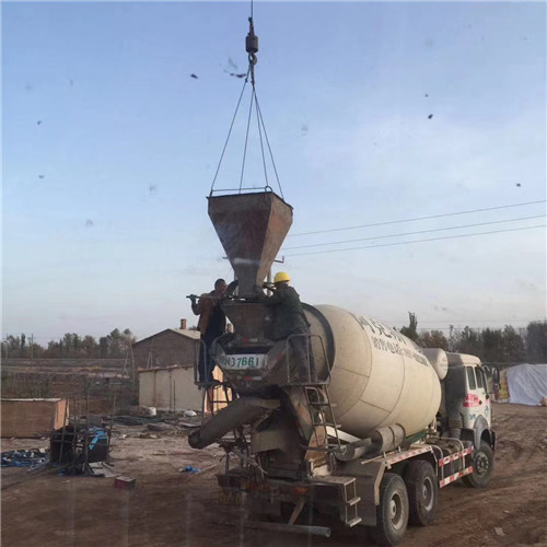 玛多县“精准瞄准”—— 吊车的 “定位导航” 技术