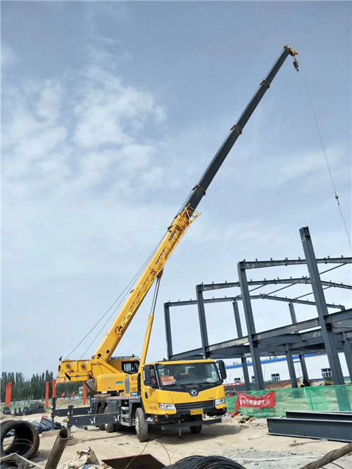 玛多县超高层建筑钢结构吊装案例