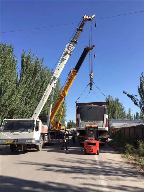 玛多县港口集装箱搬运案例